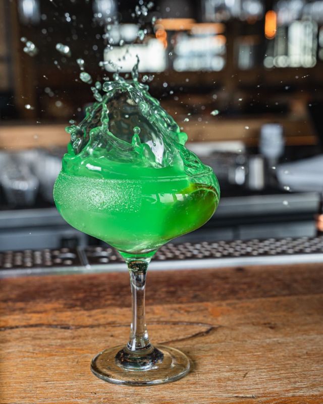 Happy St Patrick's Day 🇮🇪

Celebrating with splash shots of the Lucky Leprechaun at @bokan_bar

@rubisblancspirit, lime juice, @cointreau and agave, served with lemon zest, a dried lime and a sugar rim

What are you drinking today? ☘️ #stpatricks #stpatricksday #cocktailphotography @rochecom