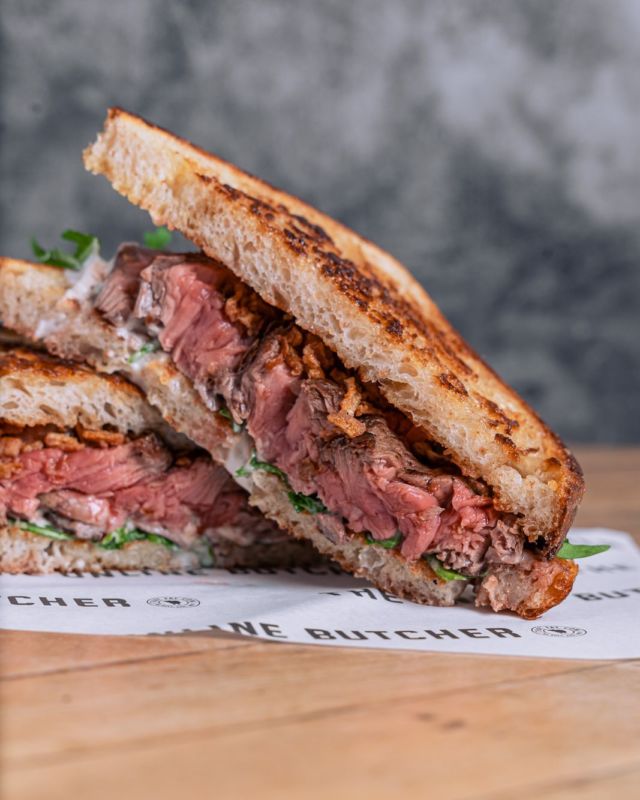 Drool-worthy scenes to get you to the weekend

Wagyu steak sandwiches shot for @that.fat.cow

If you tell me you don't want to sink your teeth into them, you're lying 🥪 #wagyu #sandwich #foodphotography