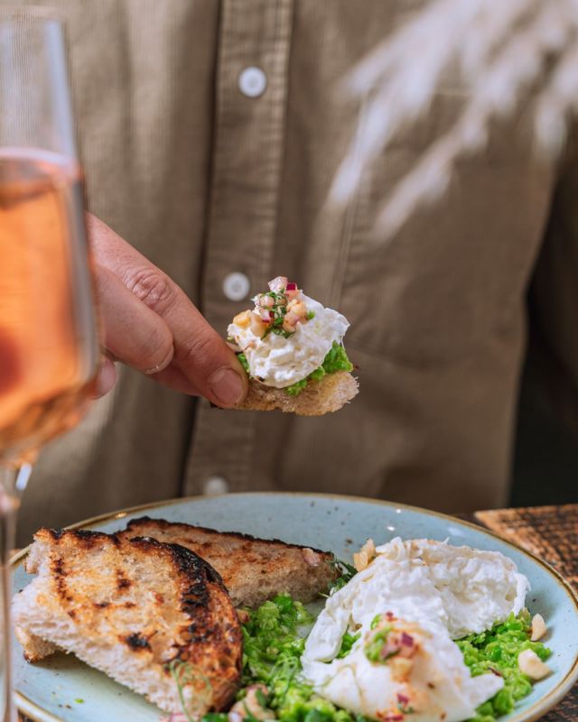 Manifesting spring, one bite at the time 

Feast your eyes on the gorgeous burrata at @peartreeatgreenlandplace, served with peas, hazelnut salsa and toasted sourdough

Special thanks to @creativeanastasios for his assistance on this shoot

What's a dish that really signals spring for you? 🌱 #burrata #springfoods #foodphotography