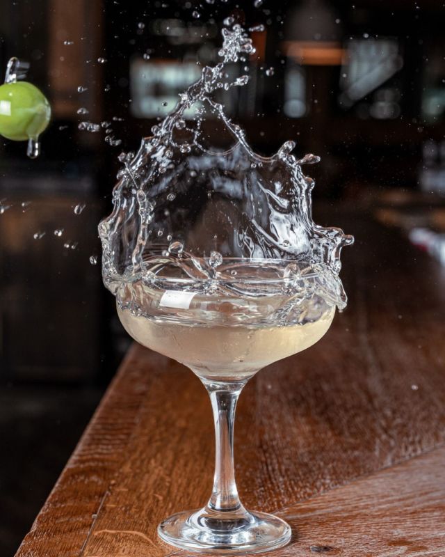 An ode to splashy martinis 🫒

Because nothing beats aggressively throwing olives into a glass! Special thanks to @alexclark.bartender for his patience in getting the shot

Photographed for @bokan_bar and @rochecom in April 2024

Are you a fan of martinis? 🍸 #martini #splashshot #drinksphotography